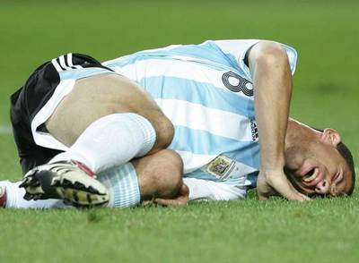 Maxi Rodríguez, al lesionarse en octubre pasado en Murcia en un partido amistoso con la selección argentina.