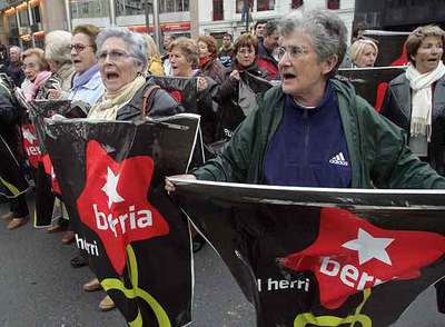 PROTESTAS CONTRA PSOE Y PNV.