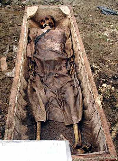 Restos humanos hallados en una fosa común en Putumayo.