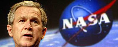 El presidente George W. Bush, en su intervención en la sede de la NASA, en Washington, en 2004.