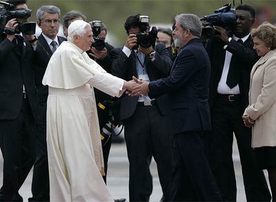 El Papa amenaza con excomulgar a los políticos católicos que favorezcan el aborto