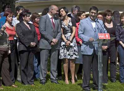 63 mujeres al frente