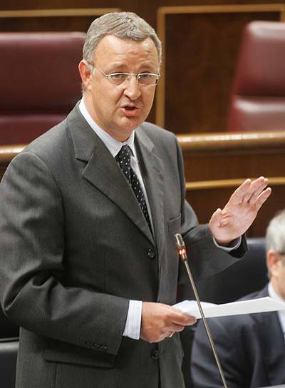 El ministro de Trabajo y Asuntos Sociales, Jesús Caldera.