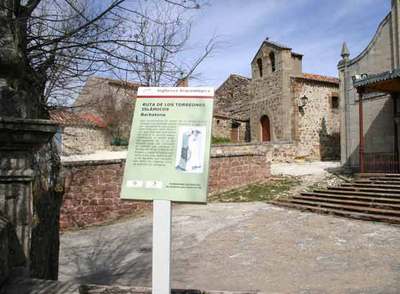 Un panel informativo de la ruta del Cid en Barbatona (Guadalajara).