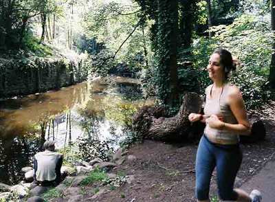  Footing  por el Water of Leith Walkway (el camino de agua de Leith), en Edimburgo.