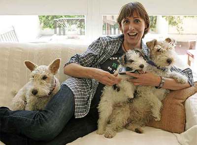 María Barranco, fotografiada el miércoles pasado en su casa con sus tres perros:  Gilda, Cloe   y  Borbón.