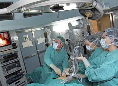 Intervención quirúrgica con el robot Da Vinci en el Clínico San Carlos de Madrid.