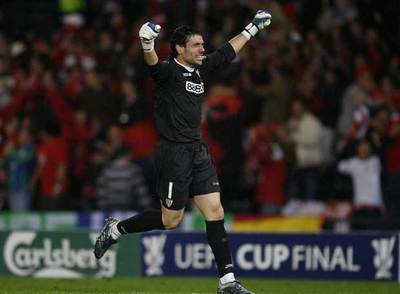 Palop celebra la clasificación de su equipo en los penaltis.