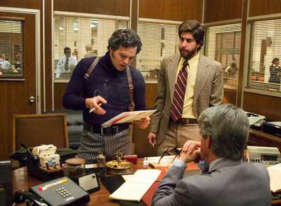 Mark Ruffalo, de pie a la derecha, en una escena de  Zodiac .