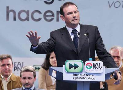 Juan José Ibarretxe, durante el mitin del PNV en Irún el pasado miércoles.