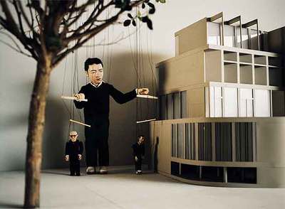 Imagen de la representación de marionetas grabada en vídeo, 'This is not a time for dreaming' (2004), de Pierre Huyghe.