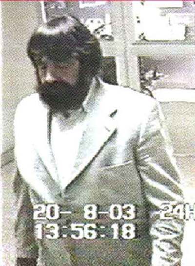 Foto de El Solitario tomada al entrar en un banco en 2003.