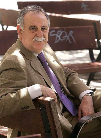 Juan Carlos Rodríguez Búrdalo,  el pasado viernes, sentado en un banco de un bulevar del distrito de Moncloa (Madrid).rnRodríguez Búrdalo, con uniforme de general.