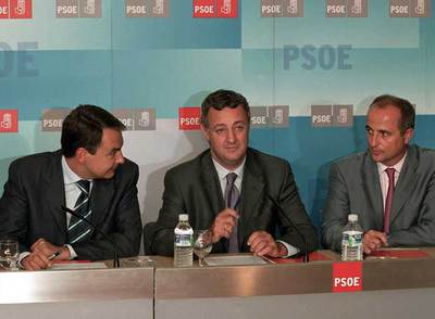 José Luis Rodríguez Zapatero, Jesús Caldera y Miguel Sebastián, en una reunión de 2003.
