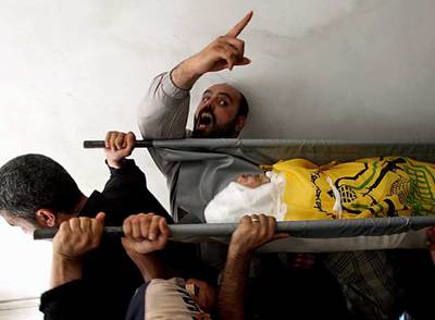 Funeral celebrado ayer en el campo de refugiados de Jabaliya (norte de Gaza) por un palestino de 16 años muerto en un bombardeo israelí.