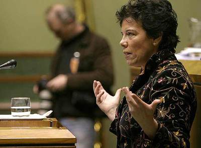 Celaá, en una intervención en el pleno del Parlamento.