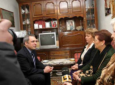 "Garantizaremos por ley el derecho a la vivienda"