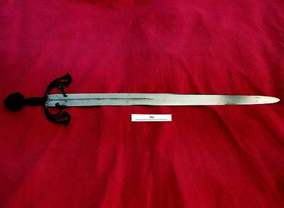 La  Tizona,  en una fotografía tomada cuando estaba depositada en el Museo del Ejército.