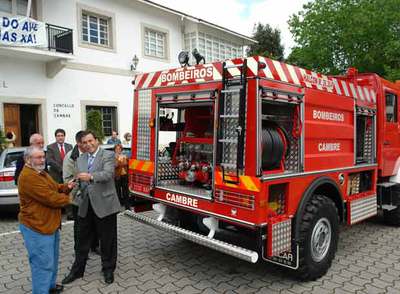 El alcalde de Cambre inaugura un camión de bomberos