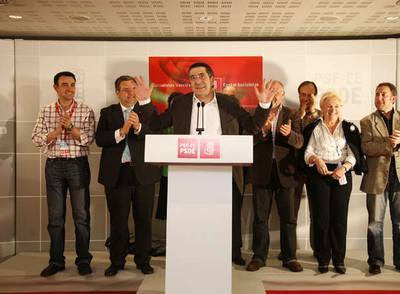 Patxi López se dirige a los asistentes a la celebración de la noche electoraol del PSE.