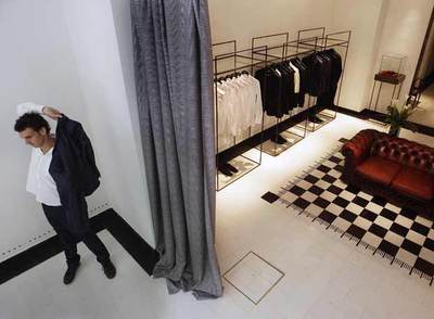 La tienda de ropa para bodas gays.