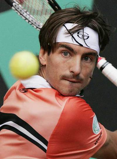 Tommy Robredo, ayer durante su partido interrumpido por la lluvia.