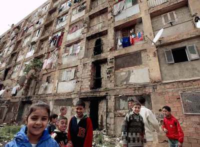 Un grupo de niños, en un barrio a las afueras de Argel.
