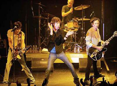 Ron Wood, Mick Jagger, Charlie Watts y Keith Richards, los Rolling Stones, en Toronto en agosto de 2005 durante un concierto de su gira   A Bigger Bang  .