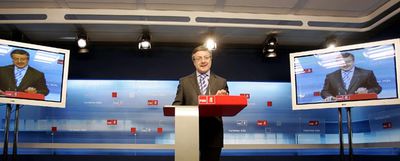 José Blanco, durante la declaración que hizo ayer en la sede del PSOE en Madrid tras el anuncio del fin del alto el fuego de ETA.