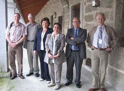 De izquierda a derecha, Boris Shustov, Manuel Serrano, Ana Inés Gómez de Castro e Isabella Pagano, junto a otros participantes en el congreso de astronomía ultravioleta.