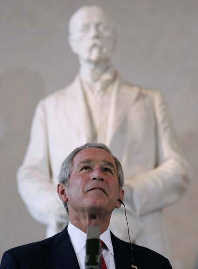 George Bush, ayer en el castillo de Praga.
