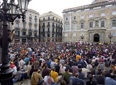 Sentada de  mossos  ante el Palau de la Generalitat en el centro de Barcelona.
