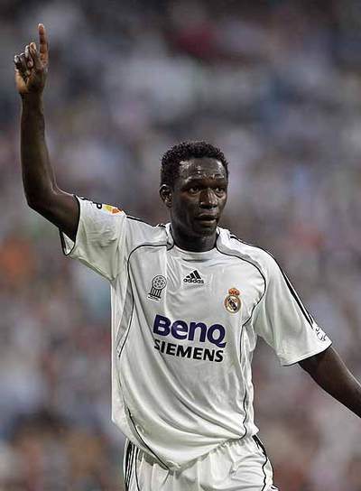 Diarra pide el balón a un compañero.