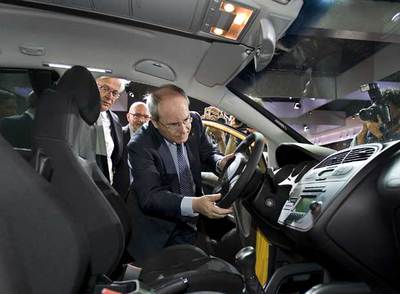 José Montilla, presidente de la Generalitat, y Joan Clos, ministro de Industria, en el Salón de Barcelona.