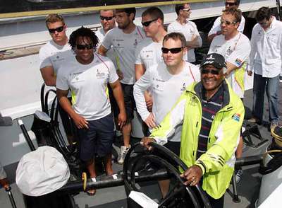 Desmond Tutu reclama desde Valencia ayudas contra el sida