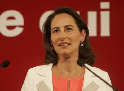 Ségolène Royal, en la sede del PS en París tras conocer el domingo los primeros resultados de las elecciones.