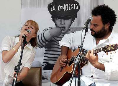 Najwa Nimri y Carlos Jean, el dúo Najwajean, ayer durante la presentación de su nuevo disco  10 year after .