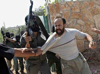 Milicianos de Al Fatah detienen al juez Saleh Freihat, partidario de Hamás, en Cisjordania.