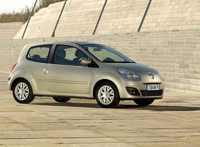 Aunque mantiene una imagen similar, el nuevo Twingo abandona la carrocería monovolumen del primer modelo y apuesta por una arquitectura más convencional.