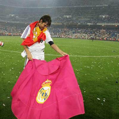 Raúl, con un capote en la fiesta.