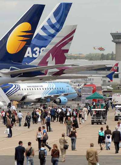 Aspecto de la Feria Aeronáutica de Le Bourget, que se celebra en las afueras de París.
