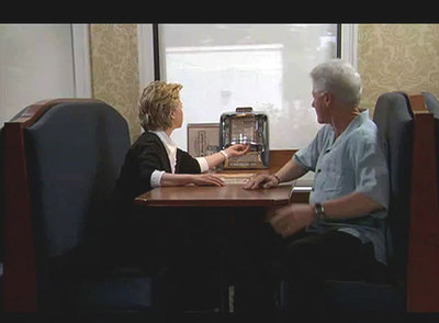 Hillary y Bill Clinton, en el vídeo en el que parodian a los Soprano.