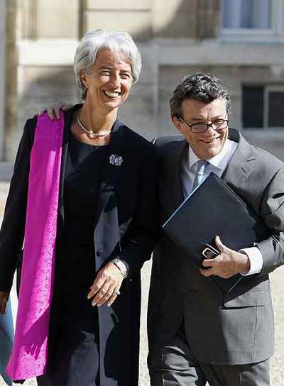 Christine Lagarde y Jean-Louis Borloo, ministros del Gobierno de Sarkozy, ayer a su llegada al Elíseo.