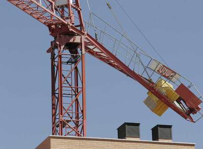 Una grúa pluma dañada en una obra de Madrid en mayo de 2006.