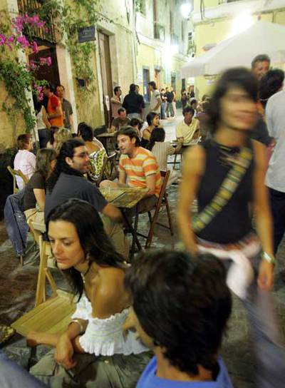 Las terrazas animan las noches de verano en el centro de Cádiz.