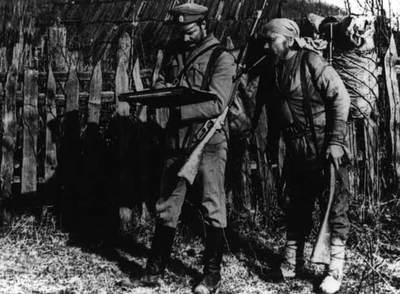 Fotograma de la película  Dersú Uzalá , de Akira Kurosawa, basada en el libro homónimo de Vladímir Arséniev.