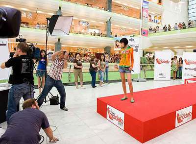 Una aspirante a  Supermodelo 2007  en el  casting  de Madrid.