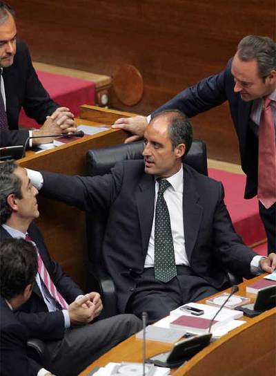 Francisco Camps en su escaño de las Cortes.