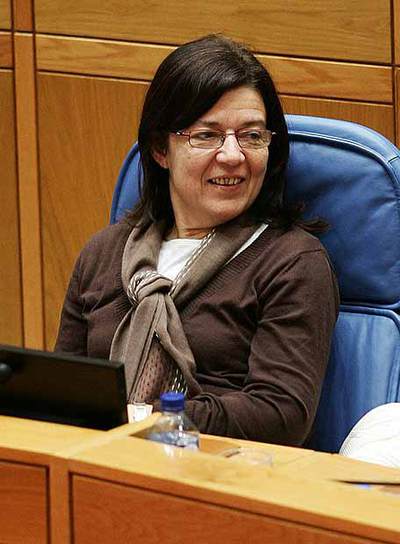 La conselleira de Educación, en su escaño del Parlamento.