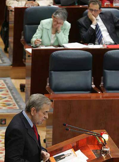El portavoz del PP, Antonio Beteta, interviene en la Asamblea.